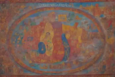 Mosaico cultural vibrante con personas conversando rodeadas de símbolos lingüísticos y monumentos de diversas culturas