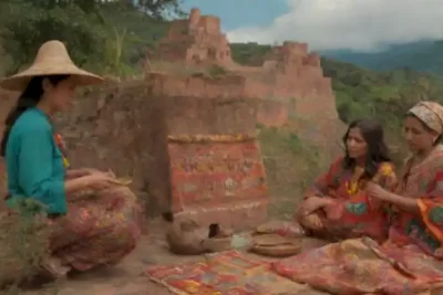 Representación artística de la conservación del patrimonio folclórico en América Latina con artefactos tradicionales